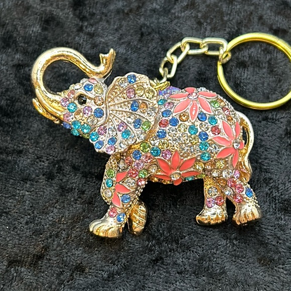 Betsey Johnson Pastel Floral Elephant Key Chain - Picture 1 of 4